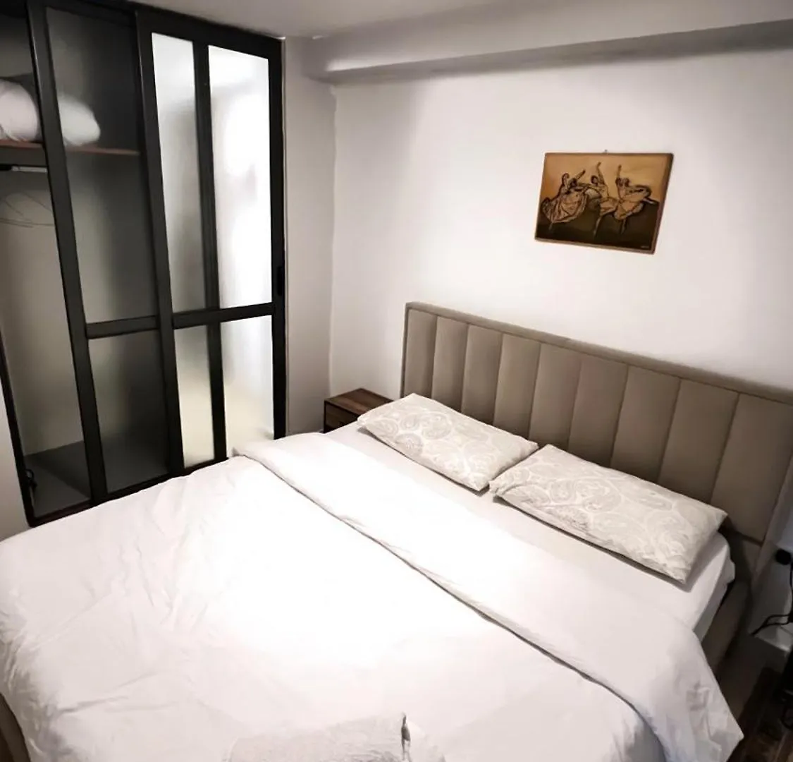 Tirana Center Apartment אלבניה