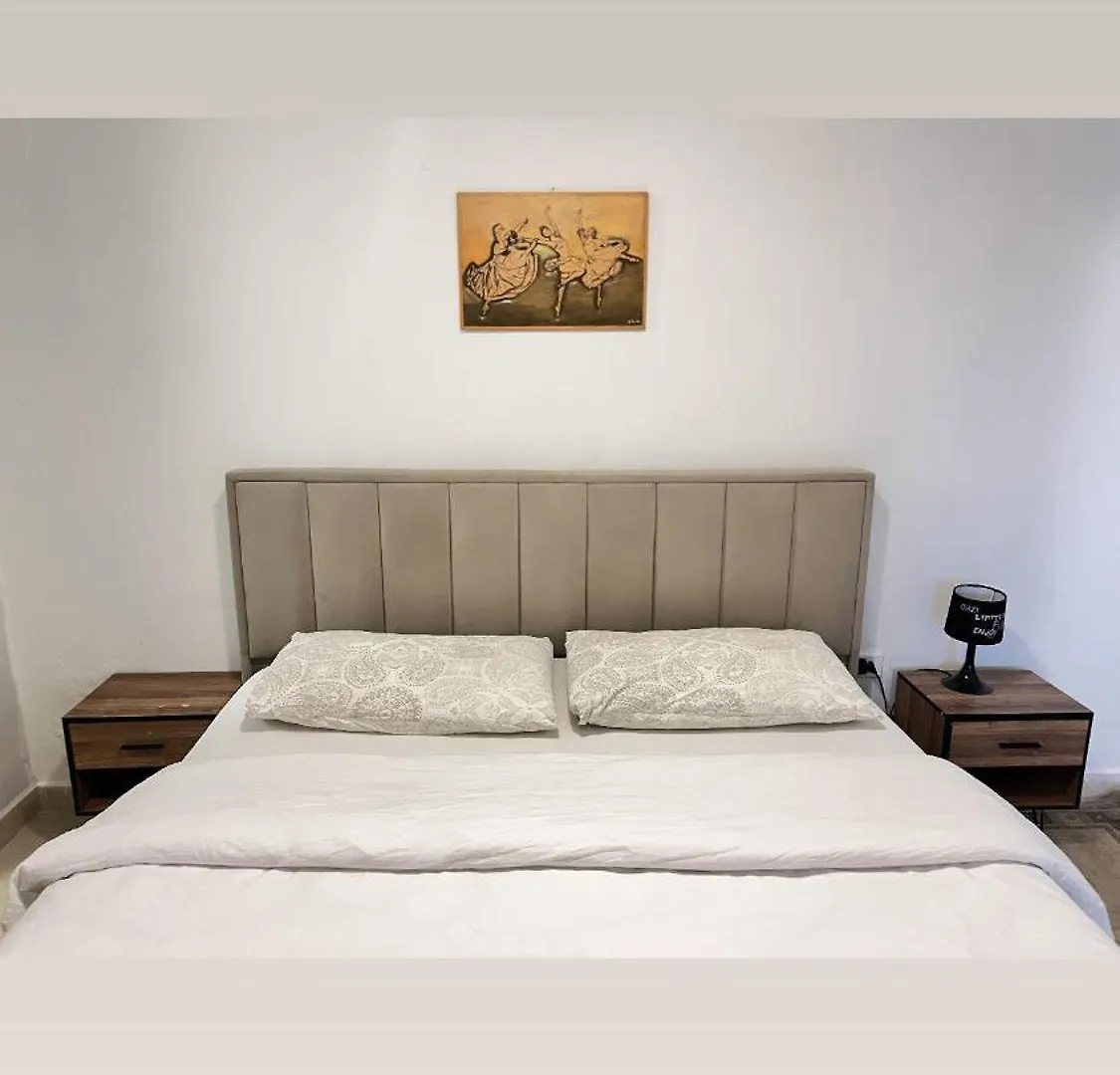 Tirana Center Apartment 0*,  אלבניה